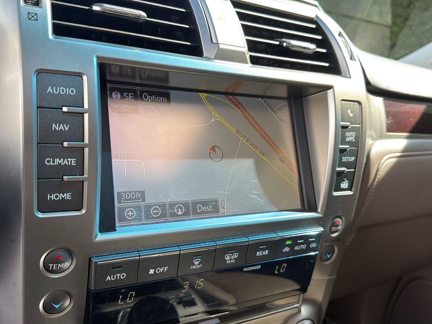 Used 2015 Lexus GX 460 w/ Premium Package AWD/4WD image 25