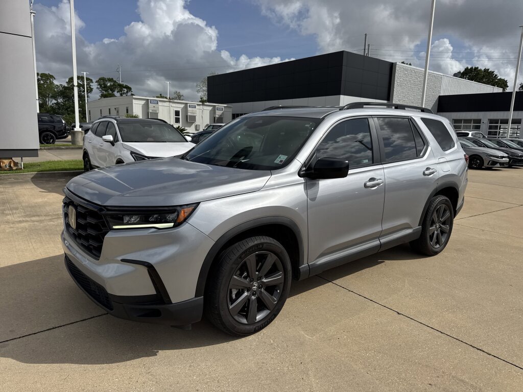 Used 2023 Honda Pilot Sport image 2