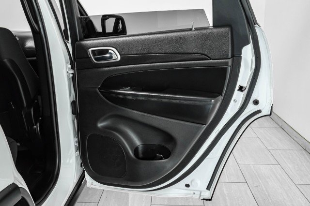 Used 2018 Jeep Grand Cherokee Laredo image 39