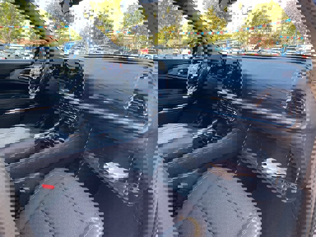 Used 2025 Chevrolet Traverse LT image 22