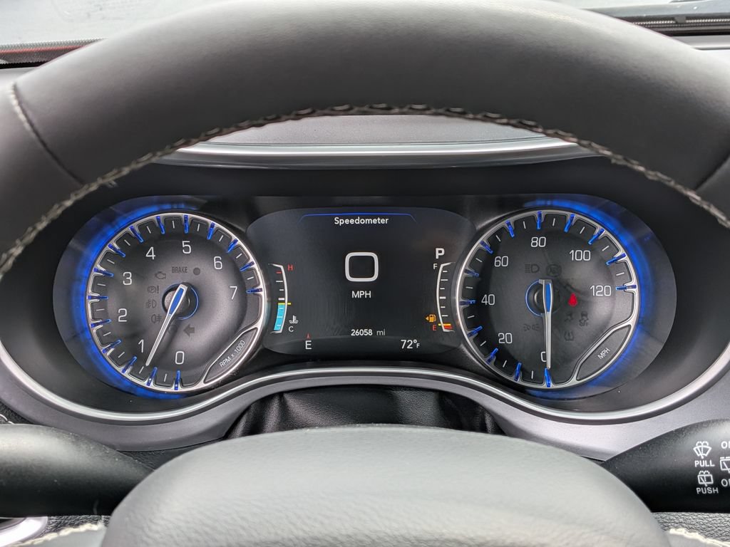 Used 2025 Chrysler Pacifica Limited FWD image 37