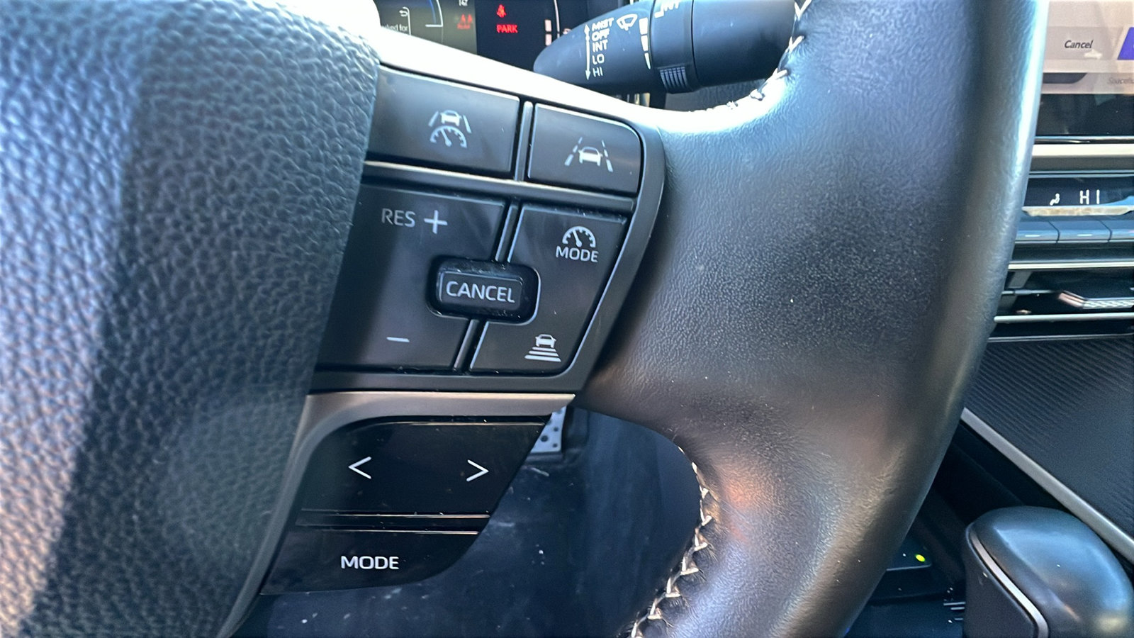 Used 2025 Toyota Camry SE image 28