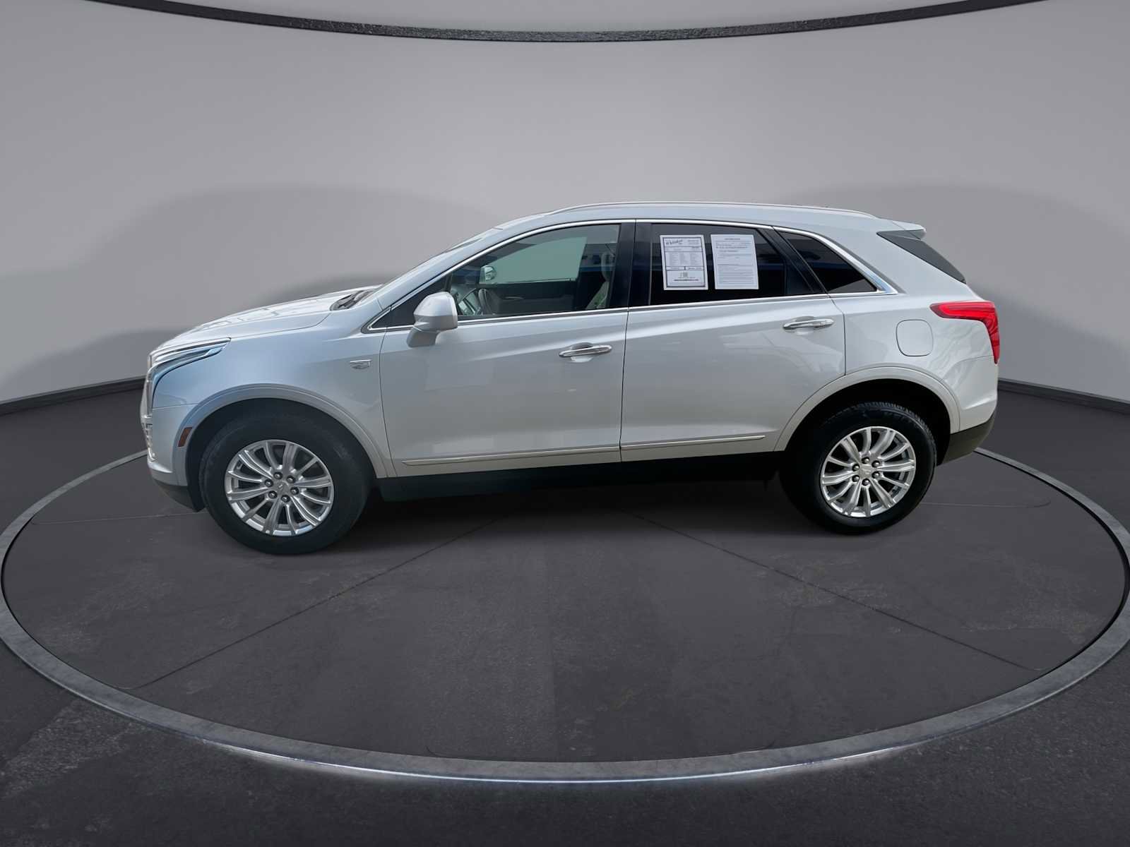 Certified 2017 Cadillac XT5 FWD image 5