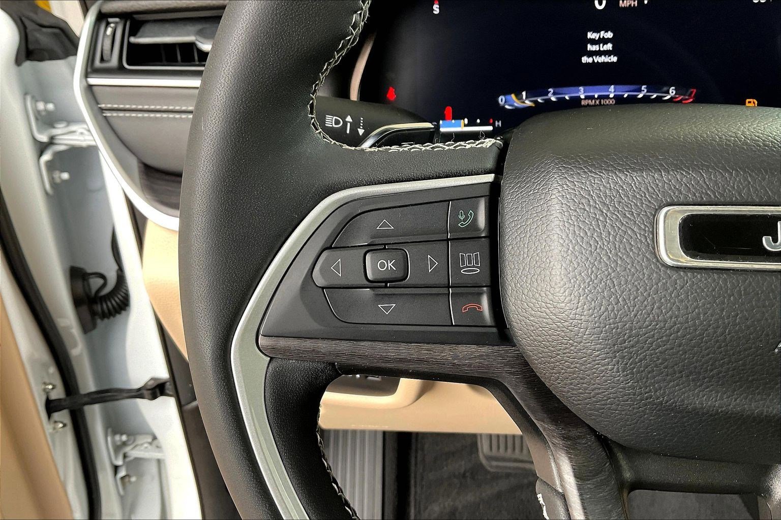 Used 2023 Jeep Grand Cherokee L Limited image 12