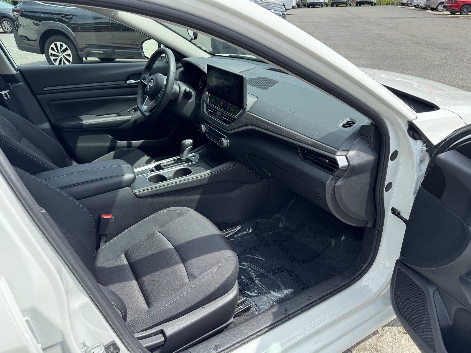Used 2025 Nissan Altima 2.5 SV w/ SV Premium Package FWD image 16