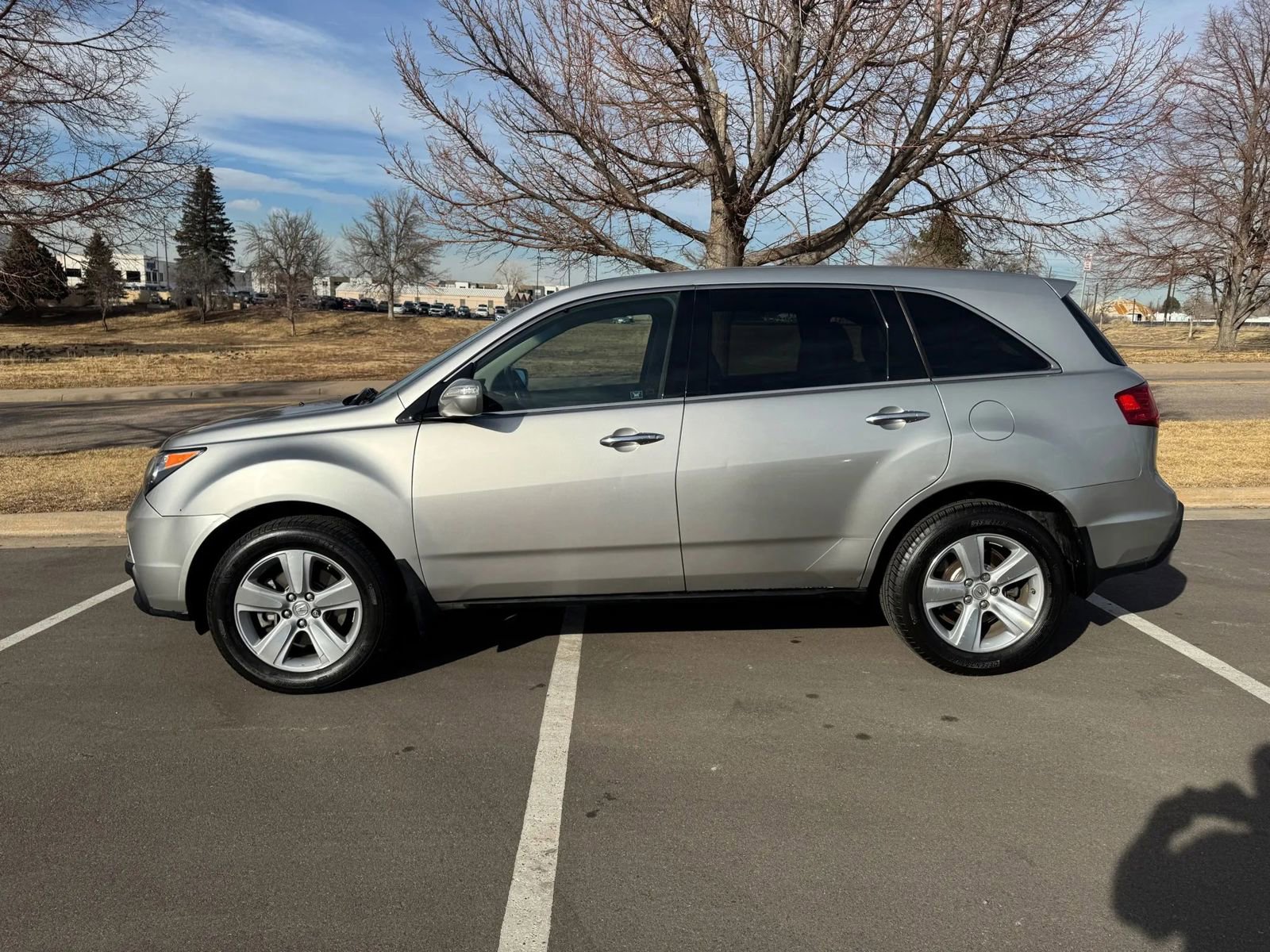 Used 2011 Acura MDX w/ Technology & Entertainment image 2