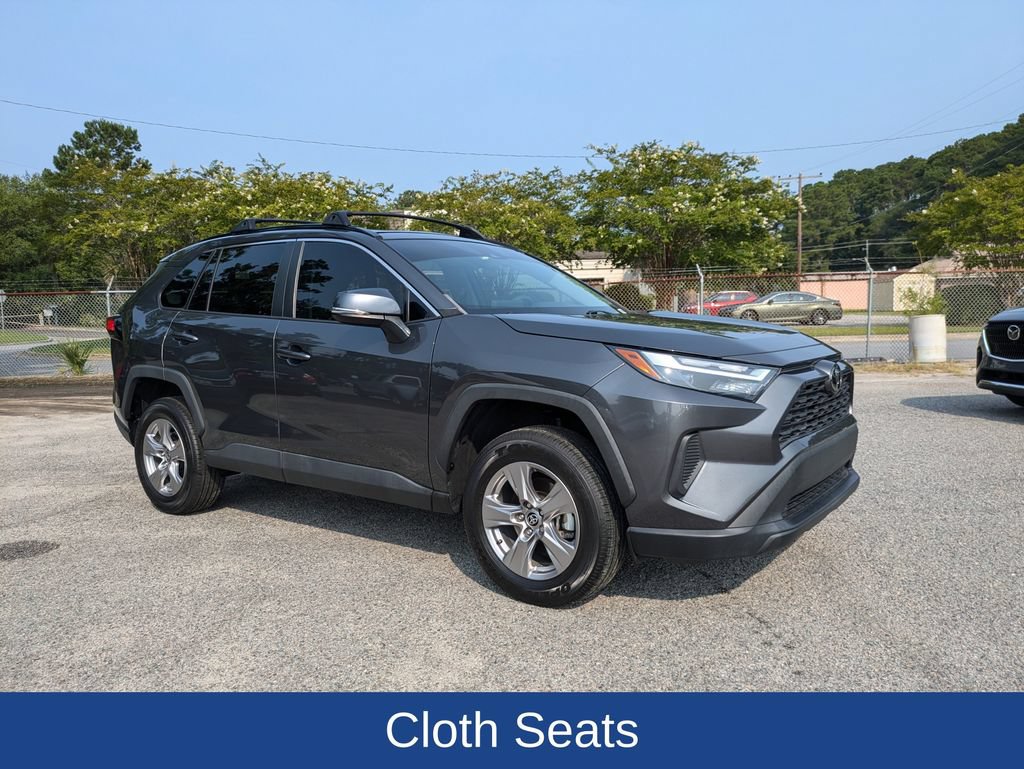 Used 2022 Toyota RAV4 XLE w/ Convenience Package FWD image 2