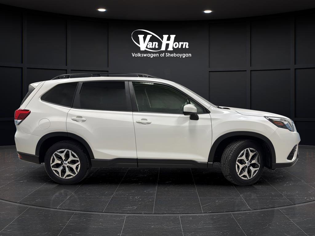 Used 2022 Subaru Forester Premium image 2