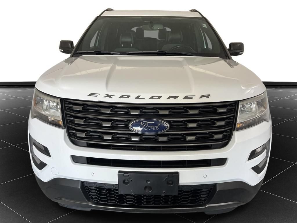 Used 2017 Ford Explorer XLT w/ Equipment Group 202A AWD/4WD image 8