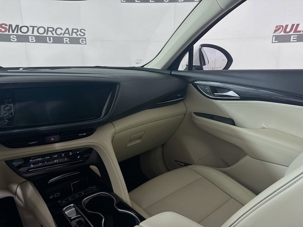 Used 2021 Buick Envision Essence w/ Technology Package I AWD/4WD image 25