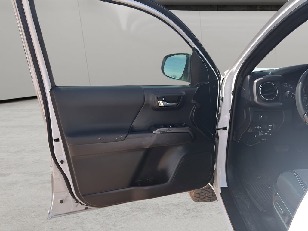 Used 2023 Toyota Tacoma TRD Off-Road image 28