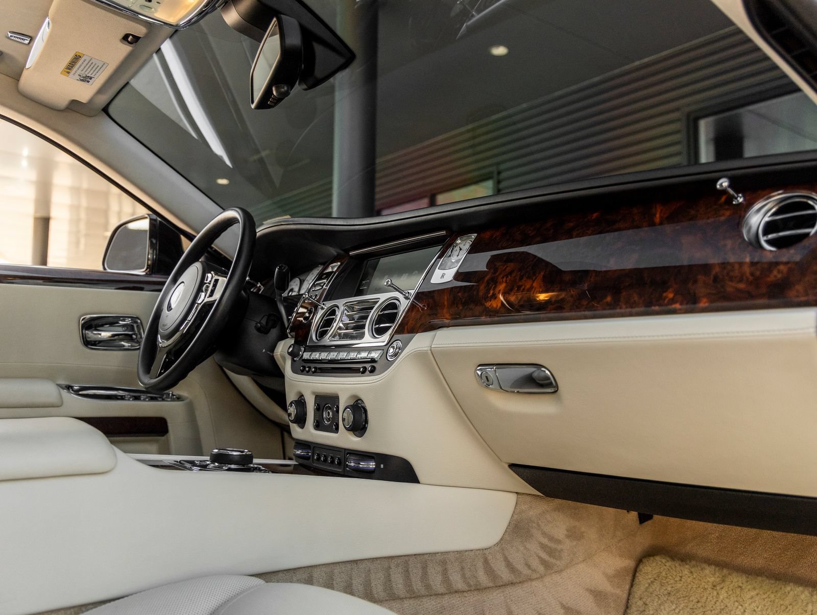 Used 2015 Rolls-Royce Ghost RWD image 50