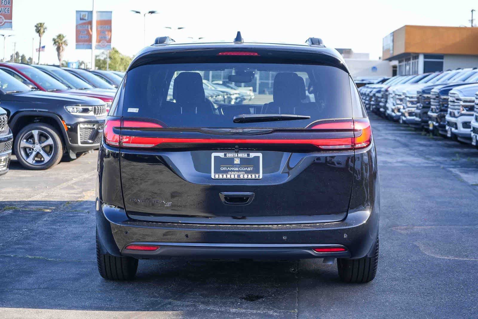 New 2026 Chrysler Pacifica Select FWD image 7