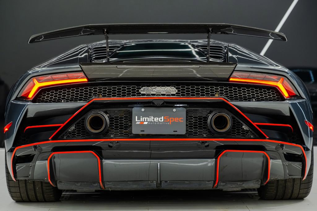 Used 2021 Lamborghini Huracan EVO image 15