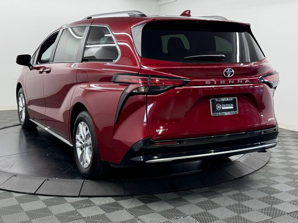 Used 2026 Toyota Sienna Limited FWD image 12