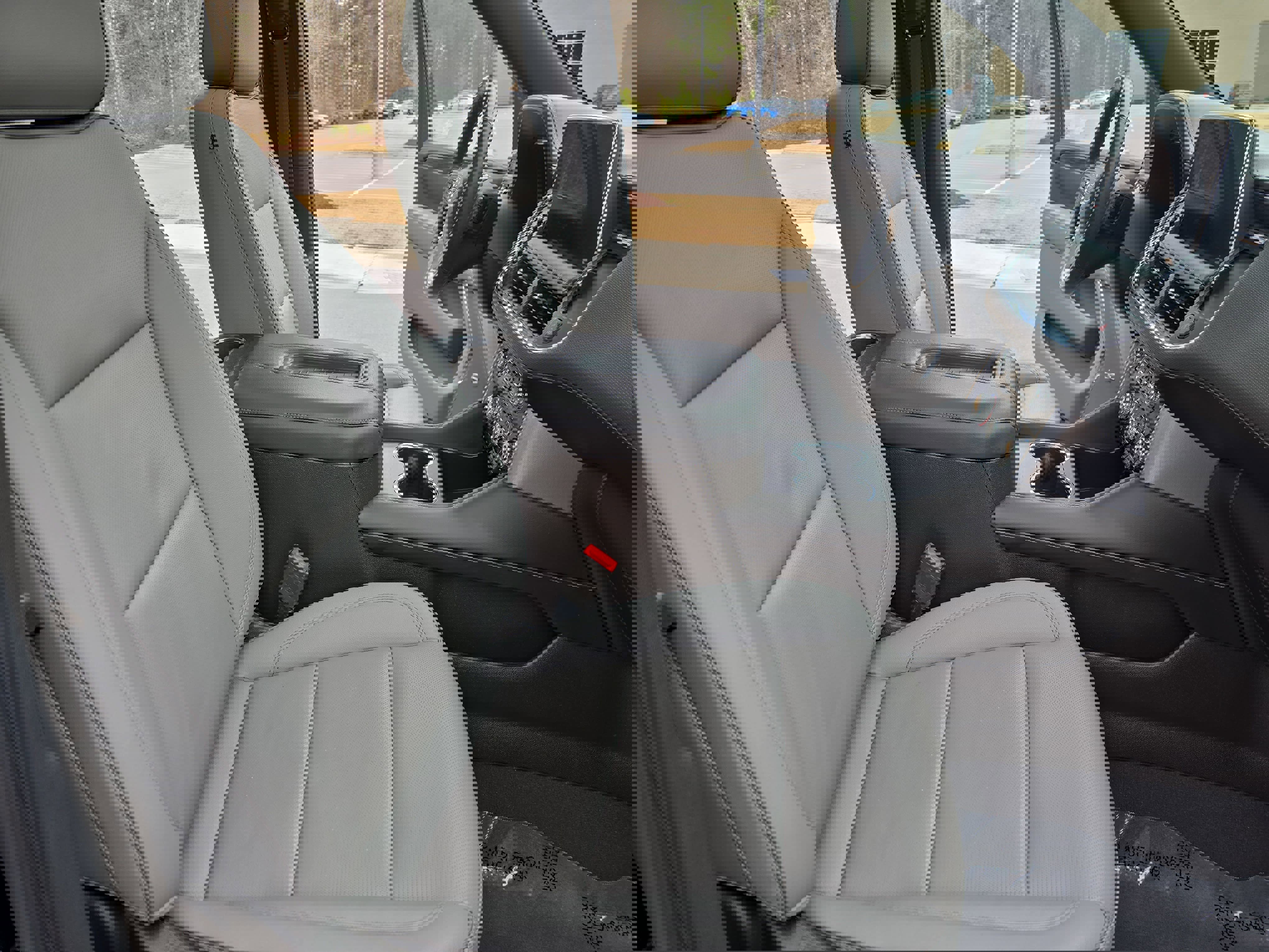 Used 2023 GMC Yukon XL SLT image 10