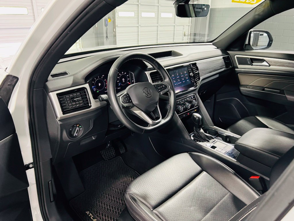 Used 2022 Volkswagen Atlas Cross Sport SE FWD image 21