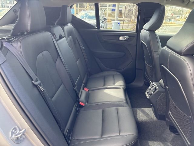 Used 2025 Volvo XC40 B5 Core image 14