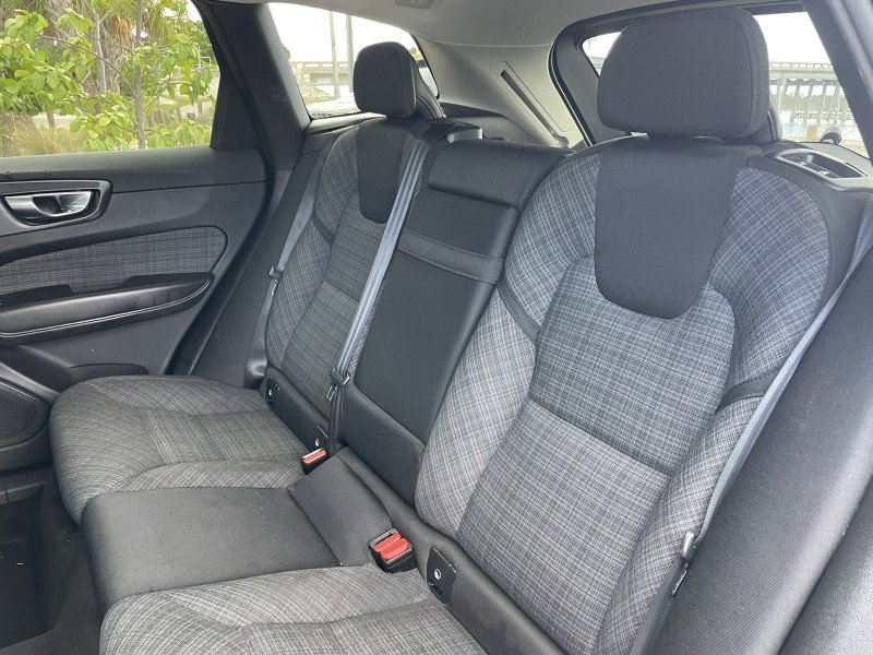 Used 2022 Volvo XC60 B5 Momentum AWD/4WD image 11