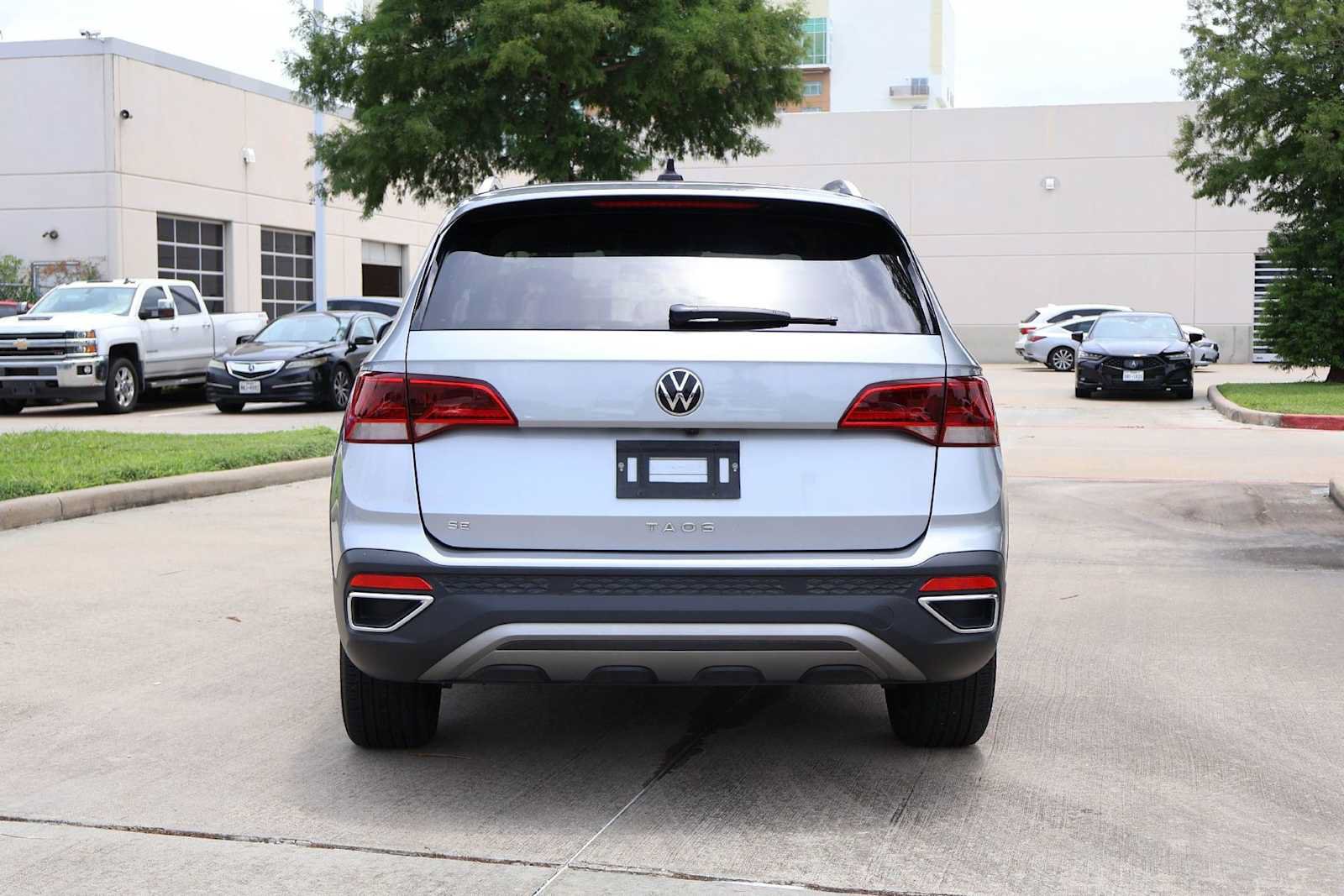 Used 2022 Volkswagen Taos SE FWD image 5