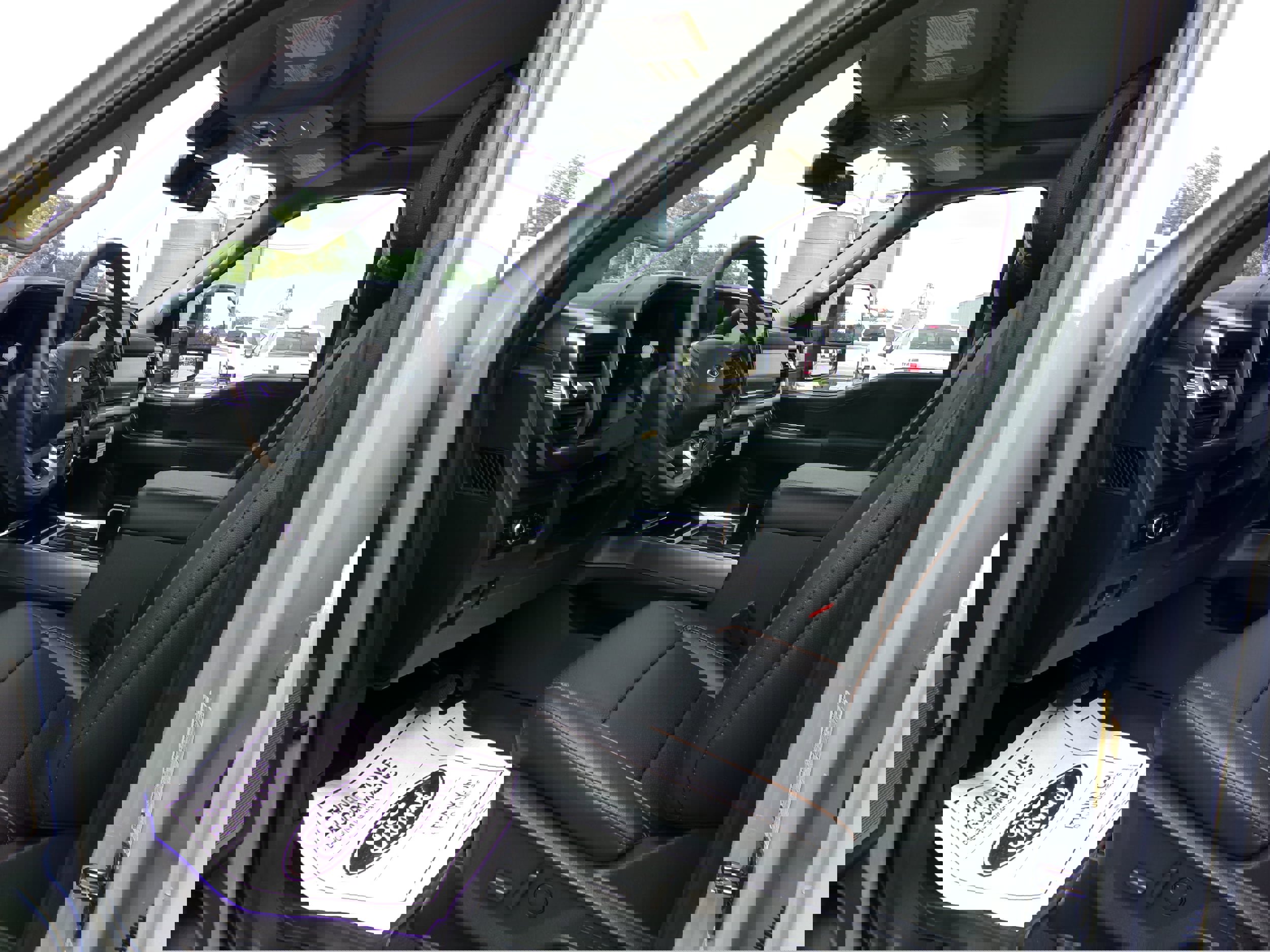 New 2025 Ford F250 Lariat w/ Lariat Ultimate Package image 9