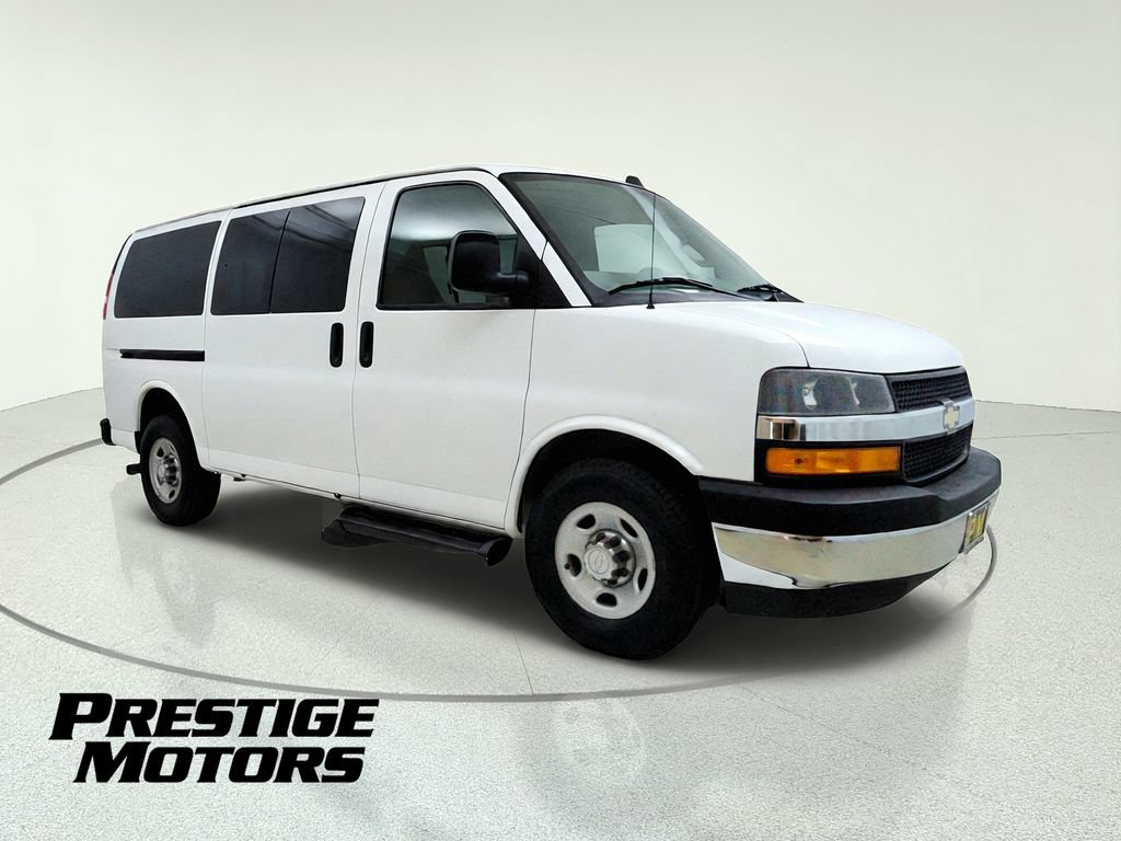 Used 2018 Chevrolet Express 3500 LT w/ LT Preferred Equipment Group RWD image 10