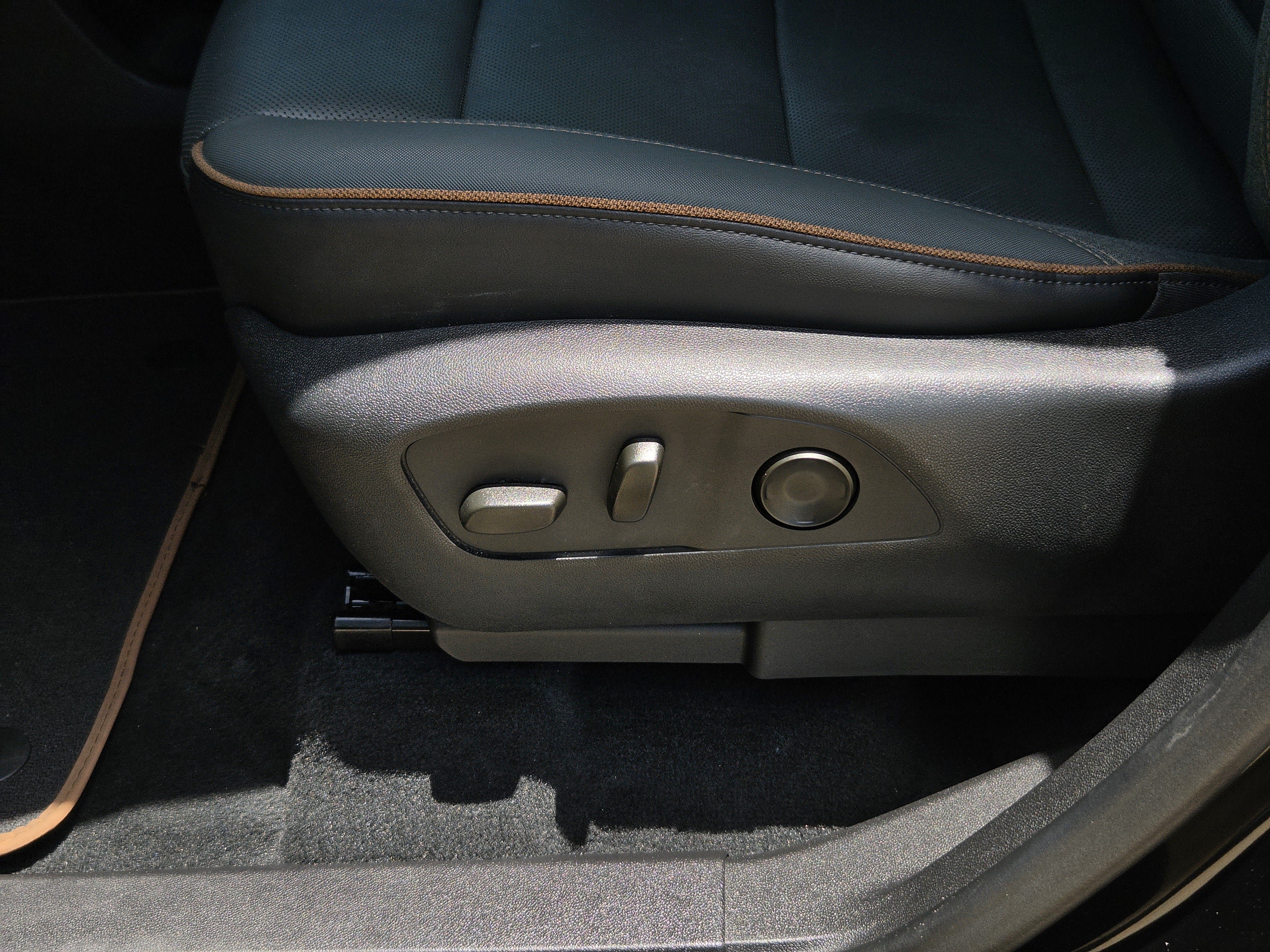 Used 2024 GMC Acadia AT4 w/ Luxury Package AWD/4WD image 28