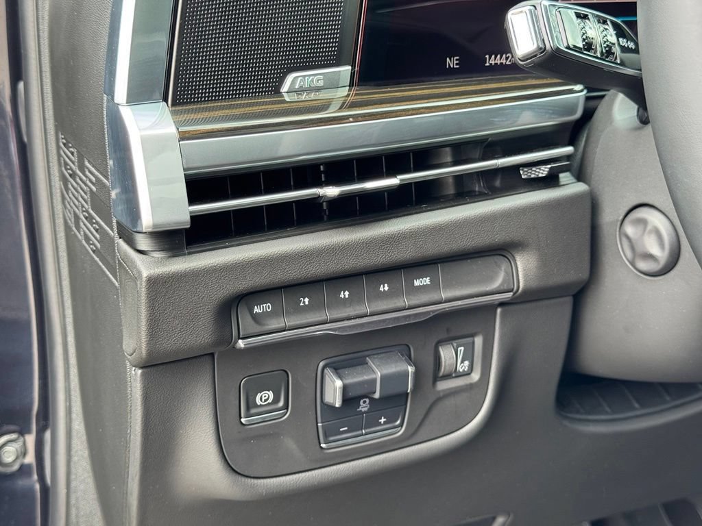Certified 2025 Cadillac Escalade Premium Luxury AWD/4WD image 13