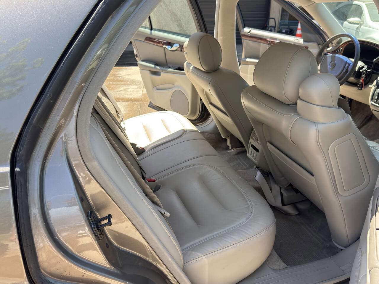 Used 2003 Cadillac De Ville w/ Comfort & Convenience Package FWD image 39
