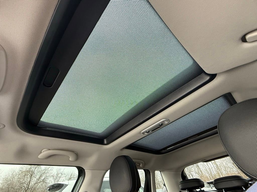 Used 2017 MINI Cooper 4-Door Hardtop image 27