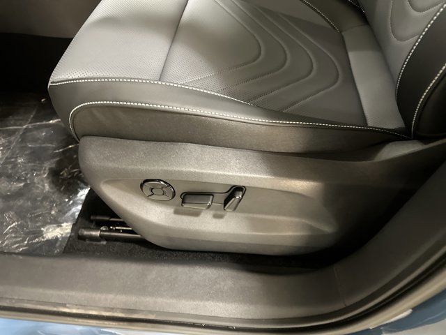 New 2026 Volkswagen Tiguan SE R-Line image 17