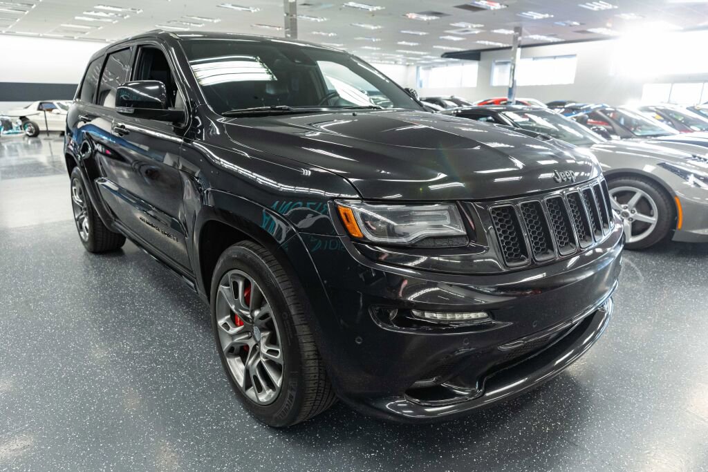 Used 2015 Jeep Grand Cherokee SRT image 3