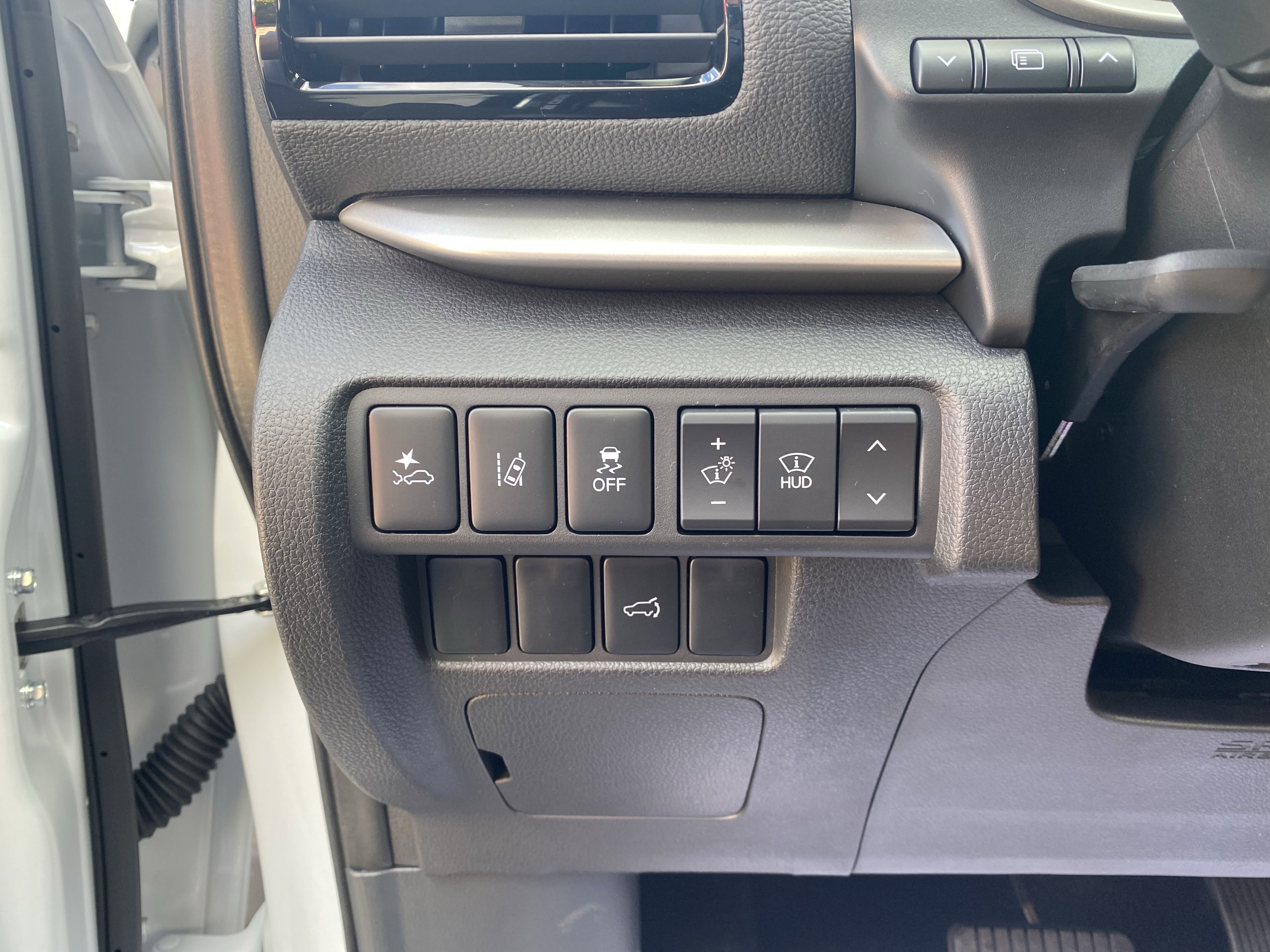 New 2026 Mitsubishi Eclipse Cross SEL image 8