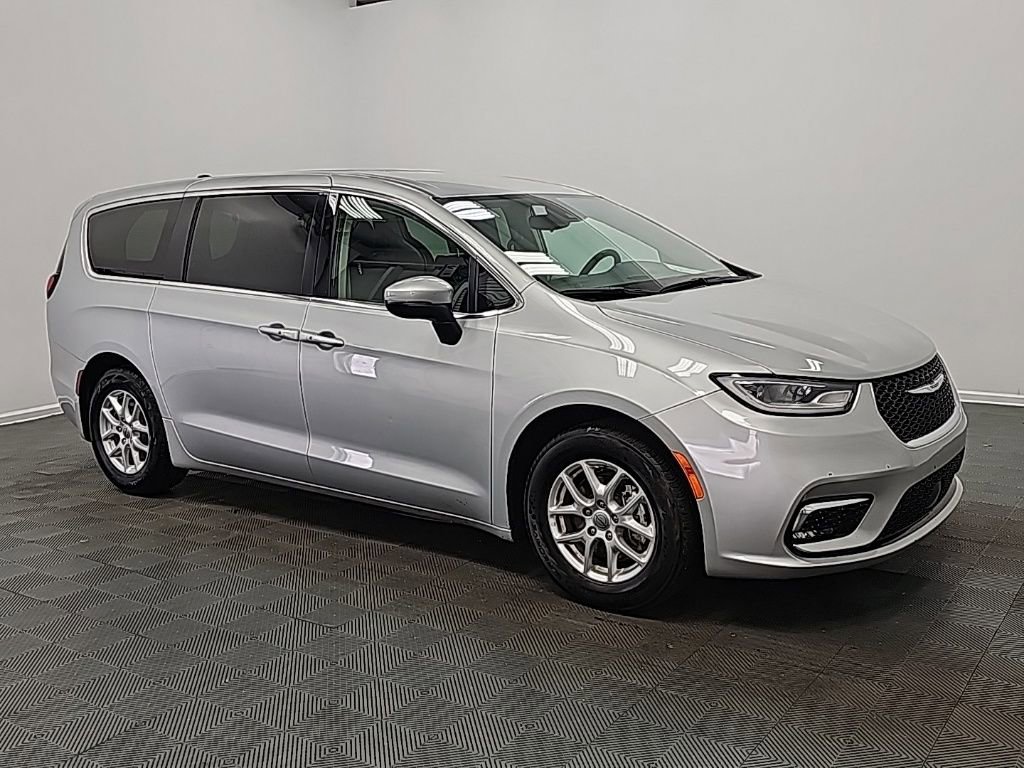 Used 2023 Chrysler Pacifica Touring-L image 1