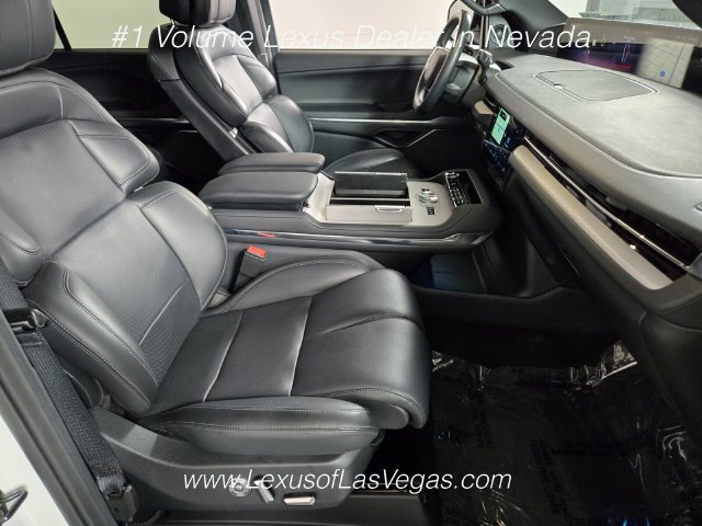 Used 2026 Lincoln Navigator Reserve w/ Jet Appearance Package AWD/4WD image 24