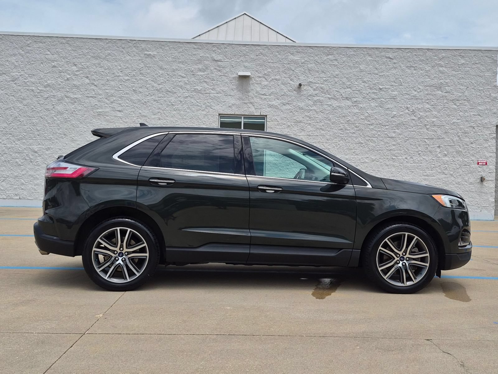 Used 2022 Ford Edge Titanium w/ Equipment Group 301A AWD/4WD image 5