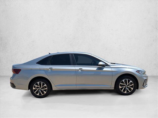Used 2025 Volkswagen Jetta S image 4