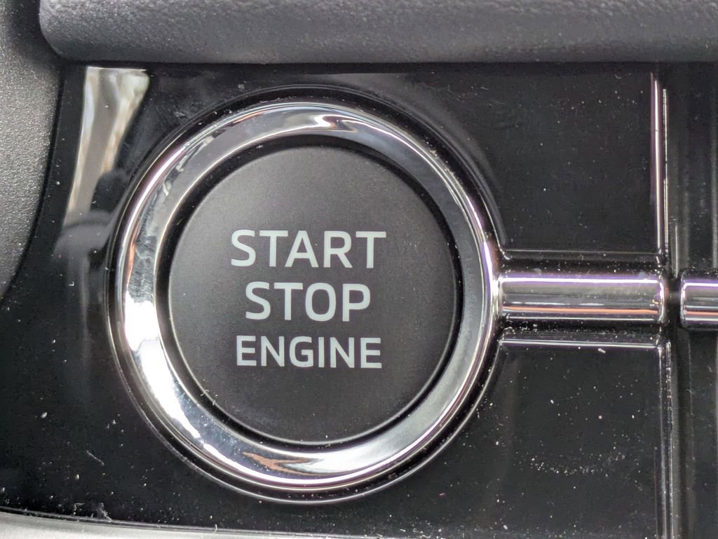 Used 2025 Mitsubishi Outlander SE image 20