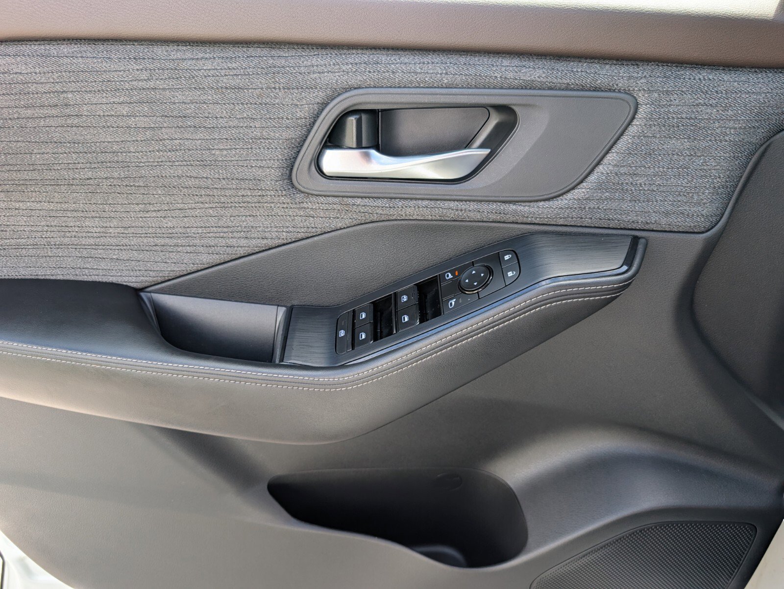 Used 2021 Nissan Rogue SV image 32