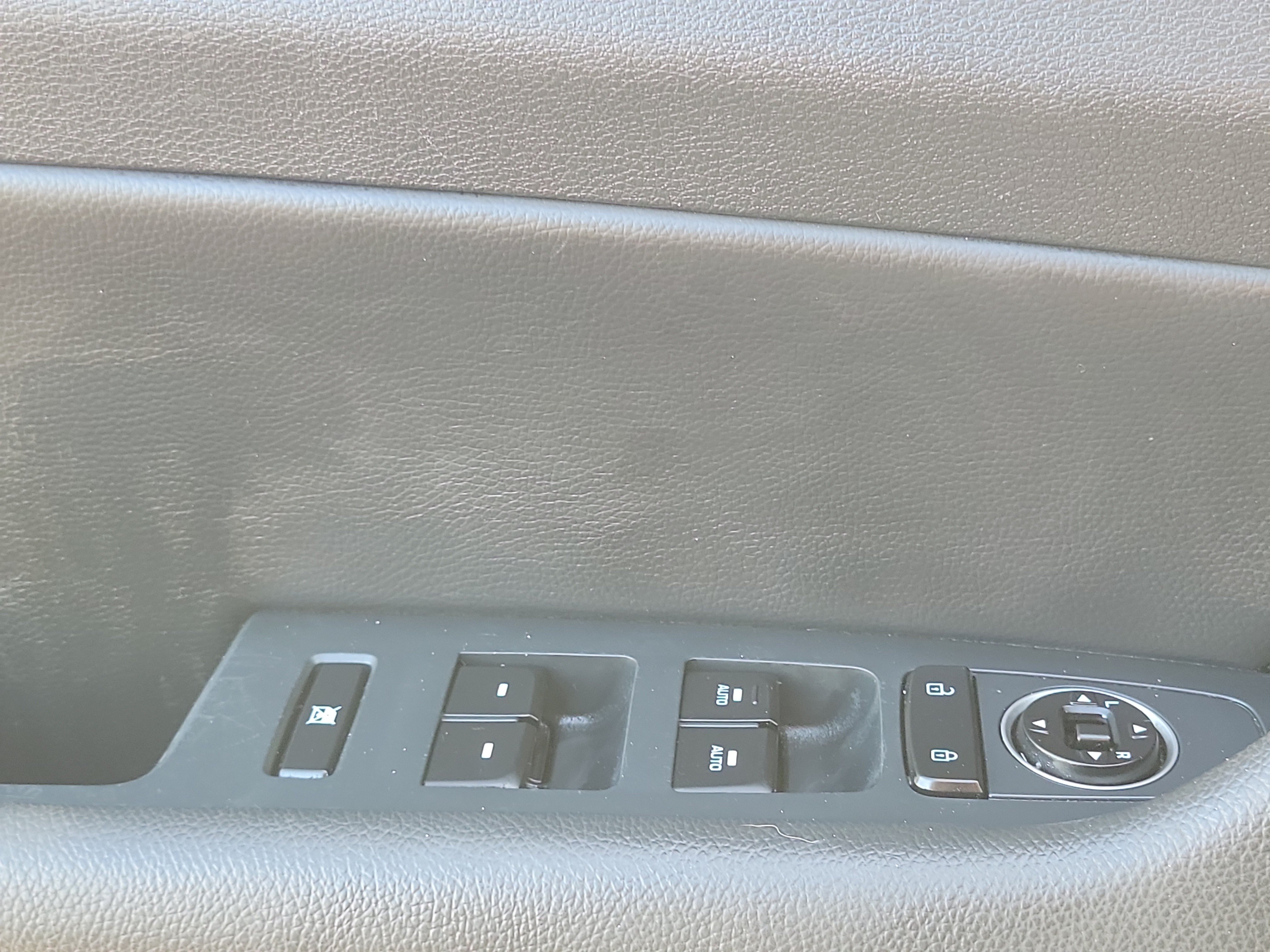 Used 2018 Hyundai Sonata Sport w/ Tech Package 05 FWD image 17