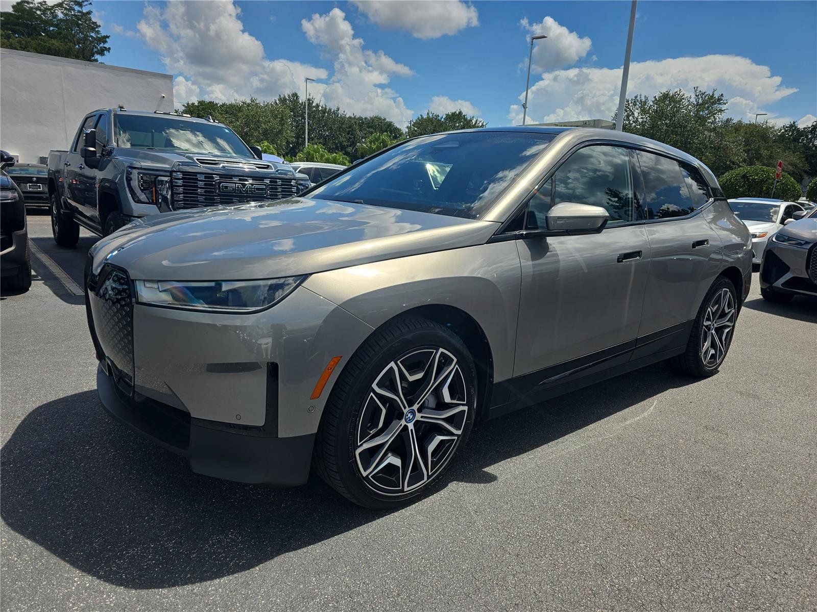 Used 2024 BMW iX xDrive50 AWD/4WD image 7