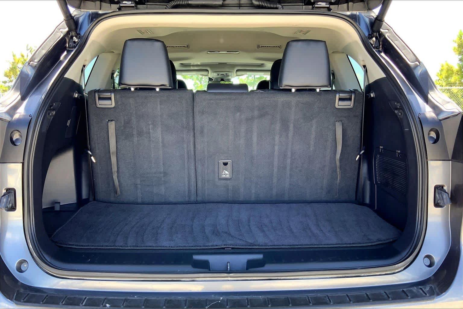 Used 2024 Toyota Highlander XLE FWD image 34