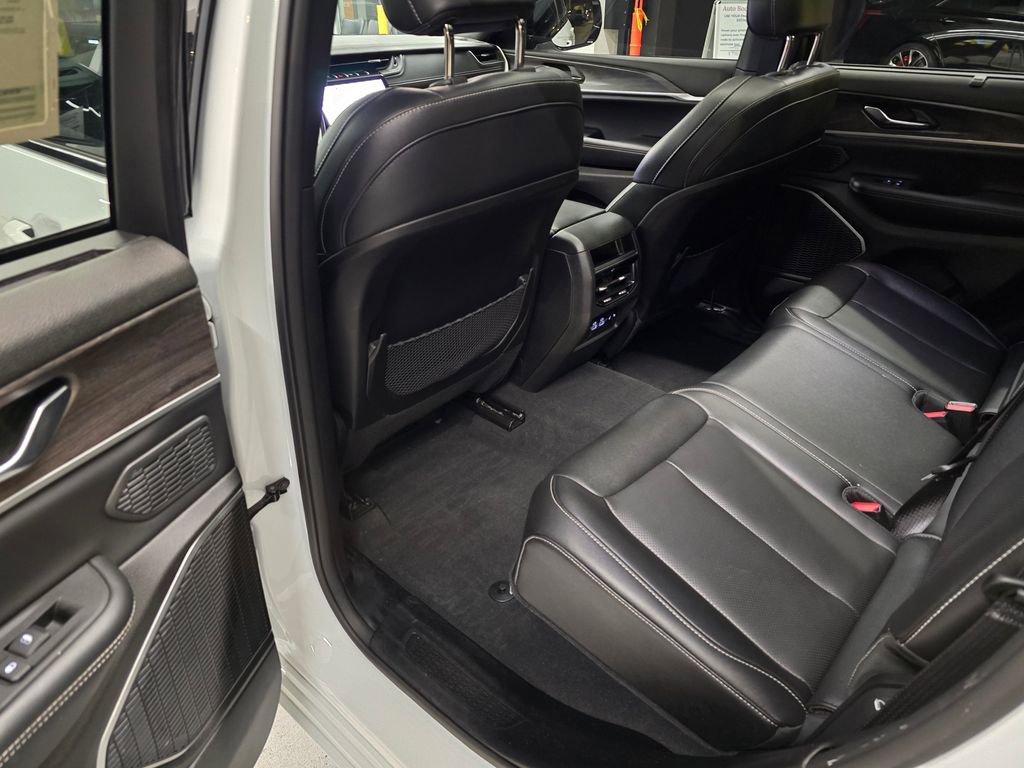 Used 2024 Jeep Grand Cherokee Limited 4xe image 36