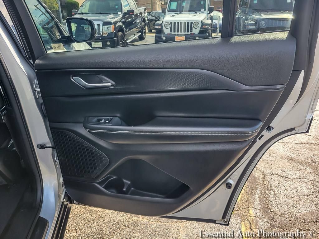 Used 2023 Jeep Grand Cherokee L Laredo AWD/4WD image 29