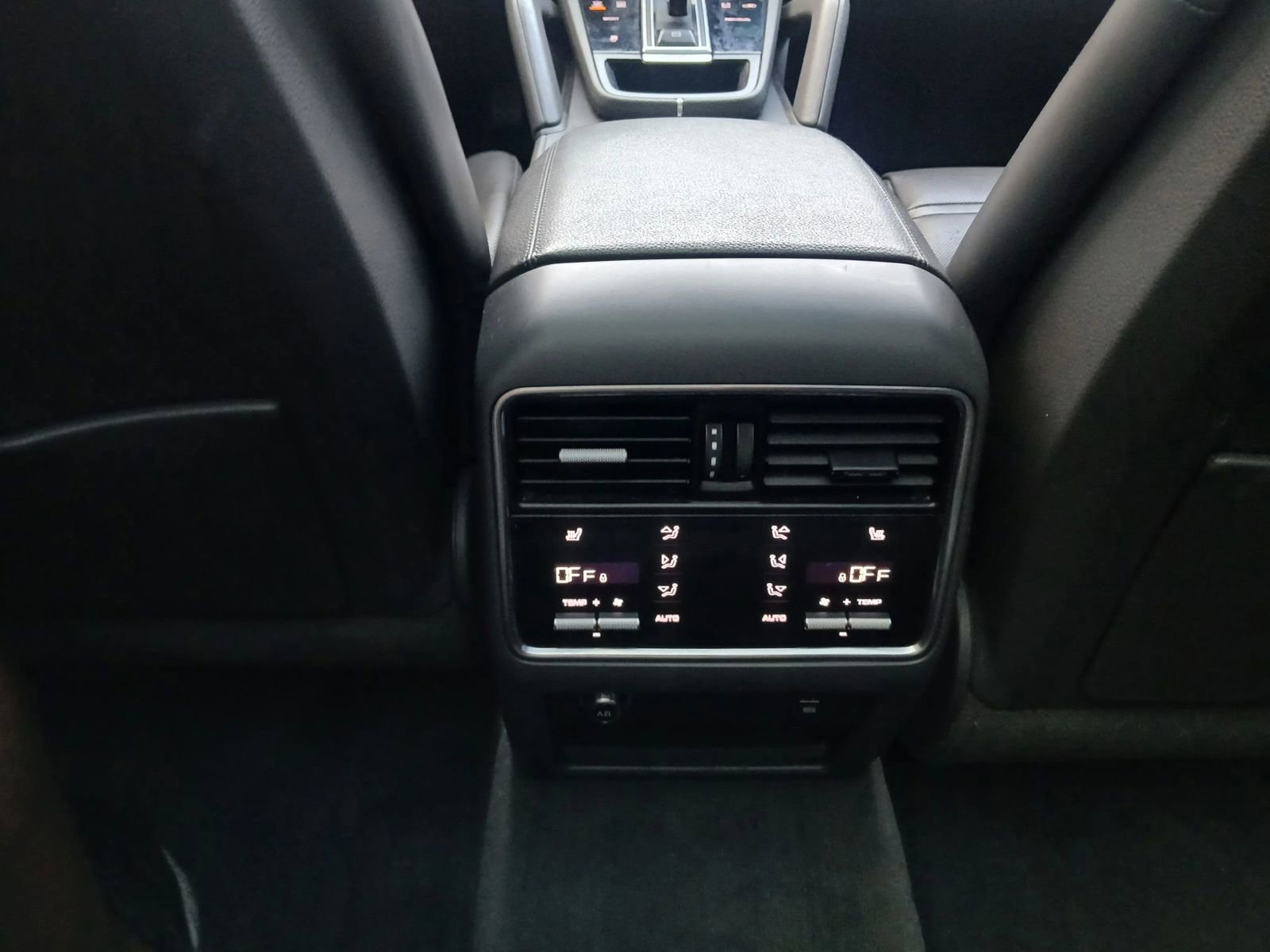 Used 2019 Porsche Cayenne image 29