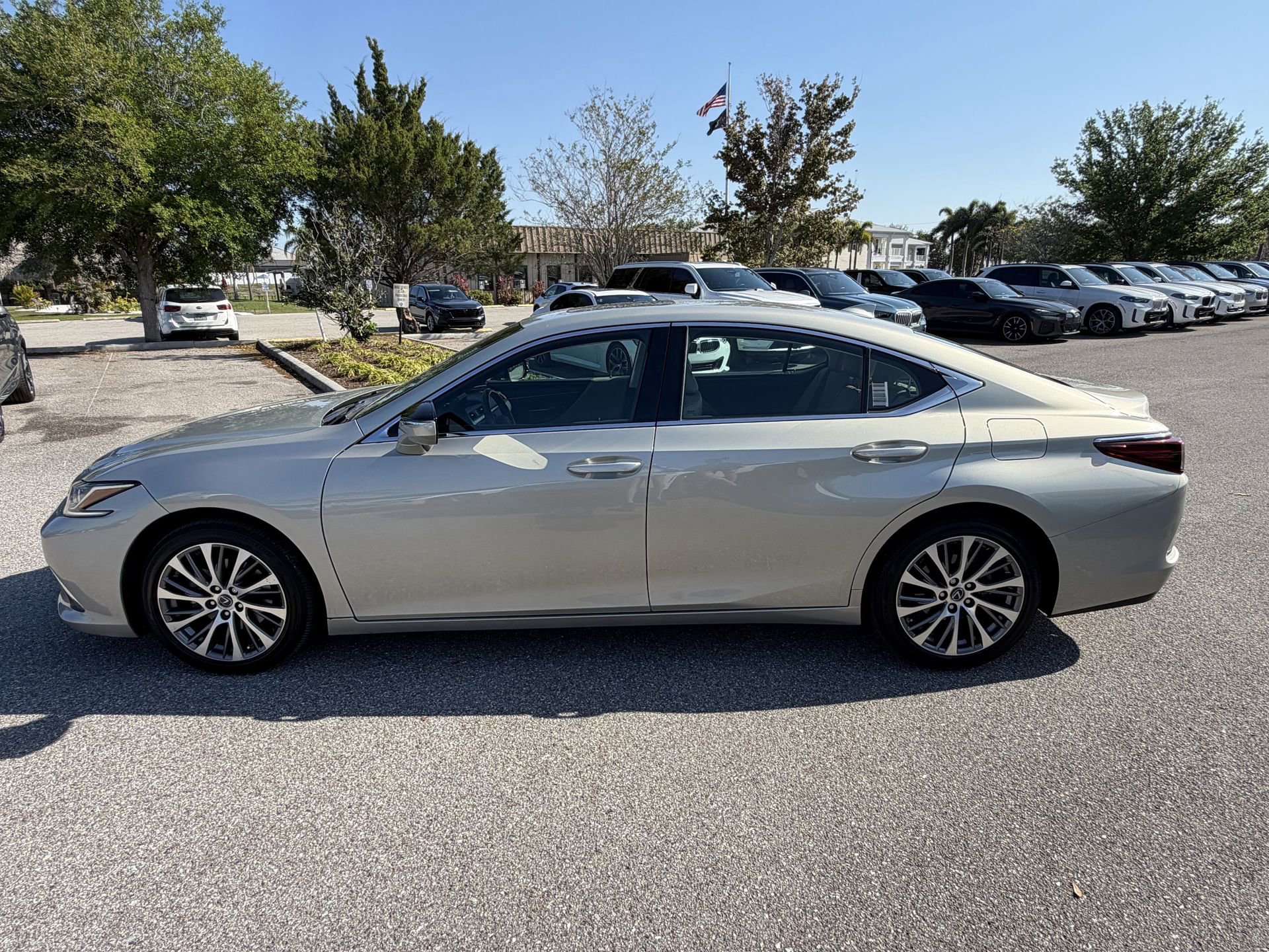 Used 2019 Lexus ES 350 w/ Premium Package image 8