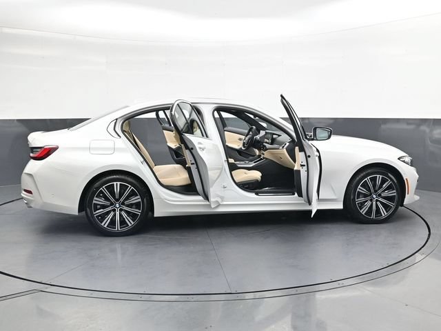 New 2026 BMW 330i xDrive Sedan w/ Premium Package AWD/4WD image 37