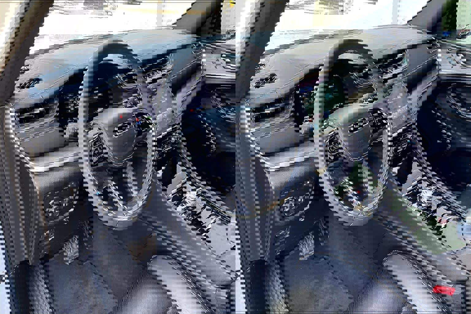 Used 2022 Jeep Grand Cherokee Overland w/ Luxury Tech Group IV image 17