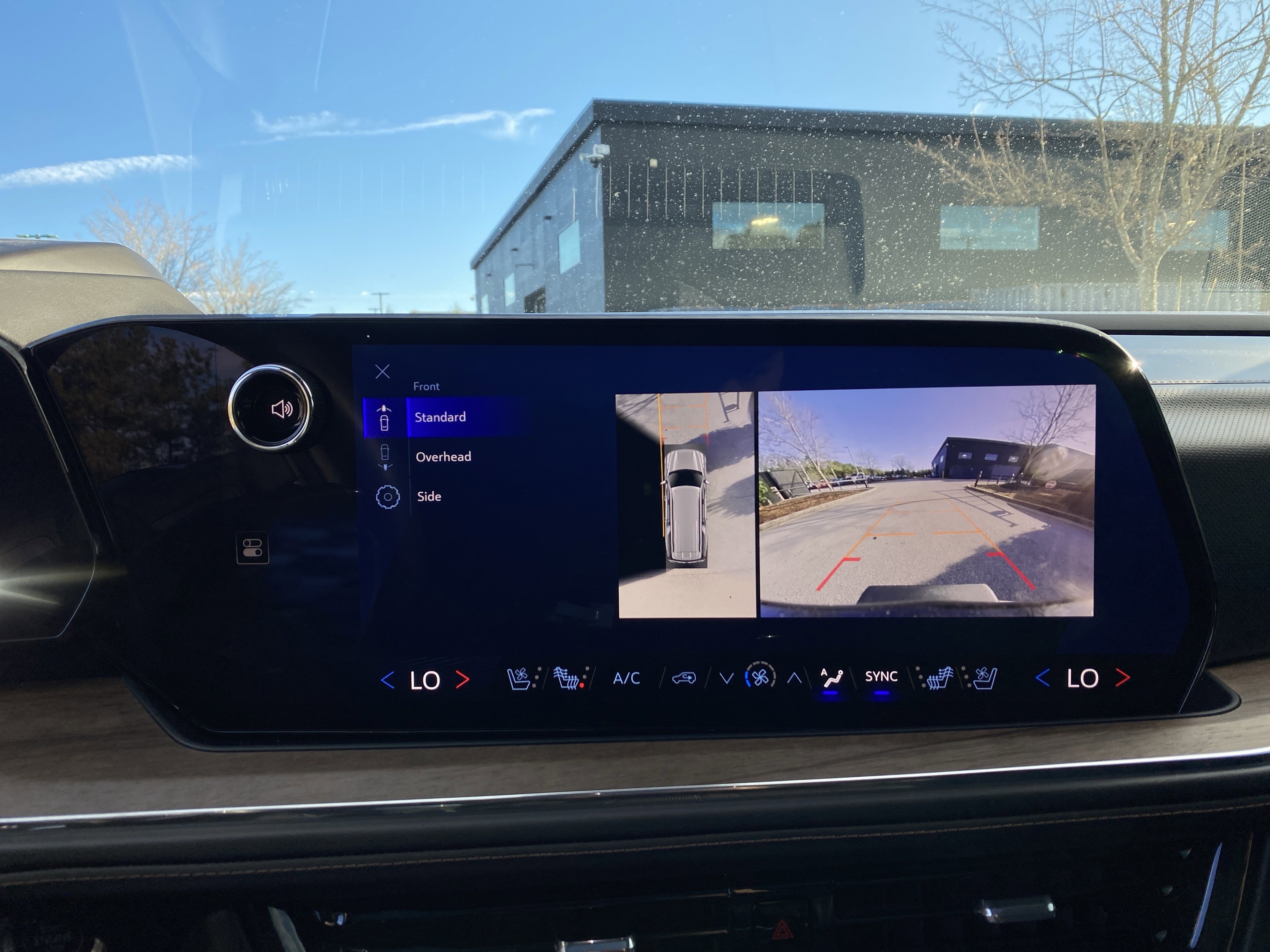 Used 2025 Chevrolet Suburban High Country image 40