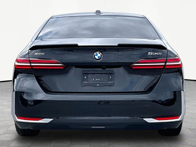 Used 2025 BMW 530i xDrive AWD/4WD image 5
